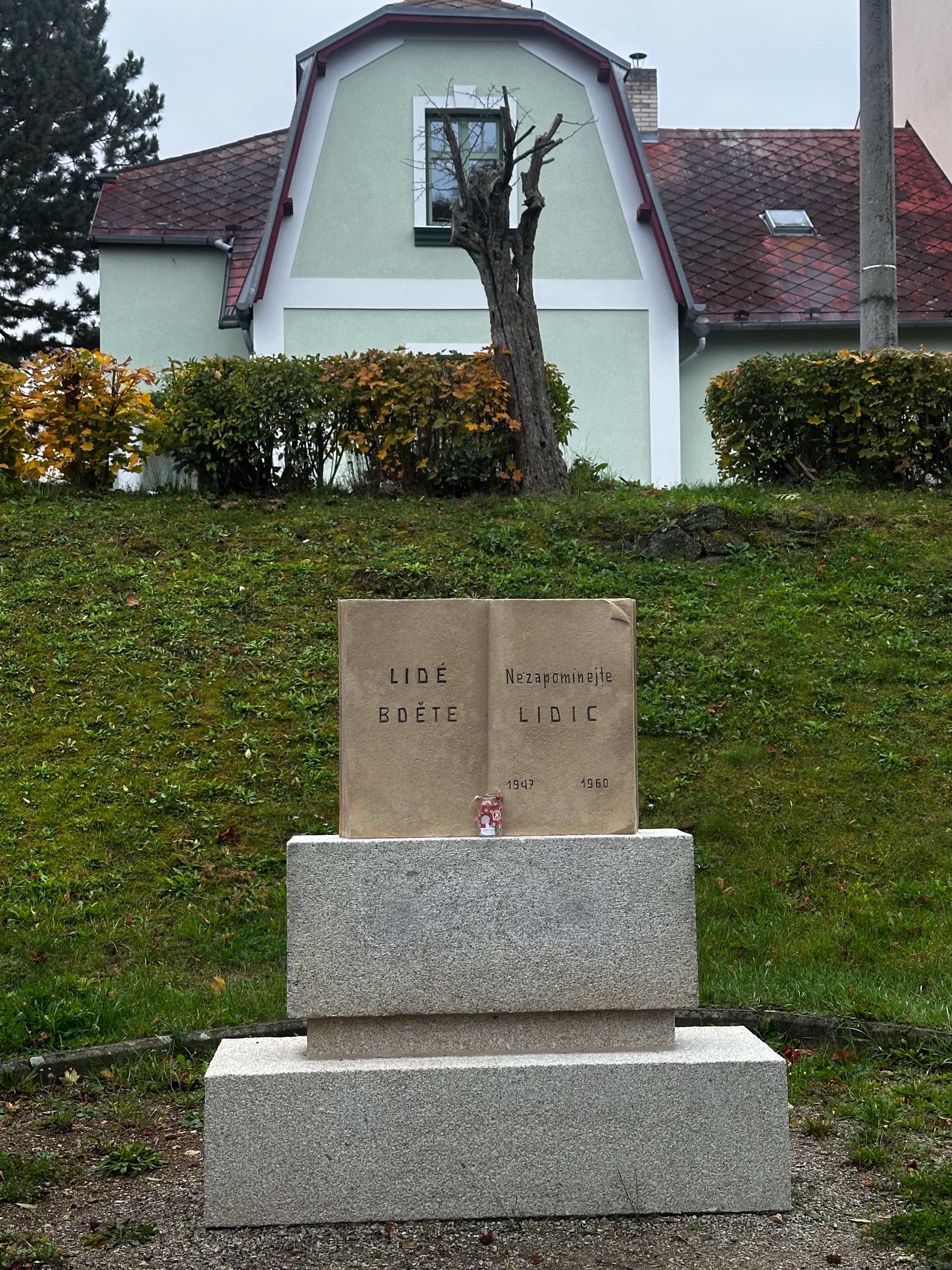Pomníky - Tyršáky 2.jpeg