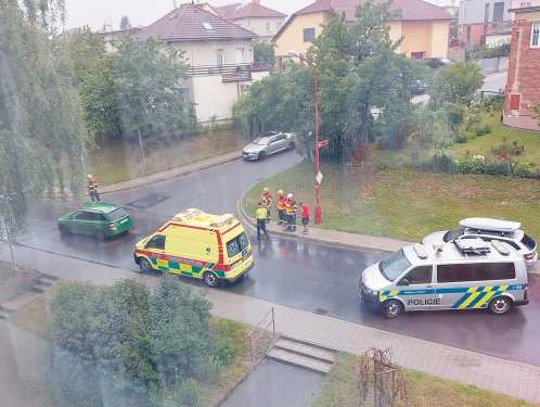 Chodce srazilo auto v Revoluční ulici