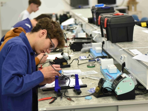 SPŠ Třebíč otevřela   dveře firmám i mladým talentům.   Region viděl budoucnost  elektrotechniky zblízka