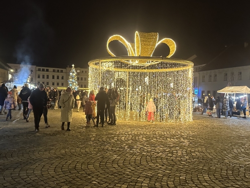 Jarmark na Karlově náměstí jede ve dne v noci