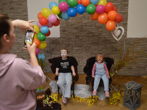 Pestré velikonoční dekorace vtáhly do tvoření děti i dospělé