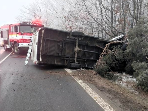 Ledovka komplikovala dopravu. Policie řešila desítky nehod