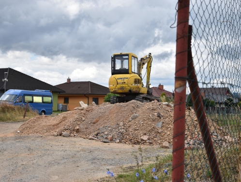 Po výkopových pracích se dočkají i hřiště