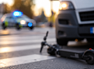 Nezletilý chlapec na elektrokoloběžce se střetl s nákladním autem