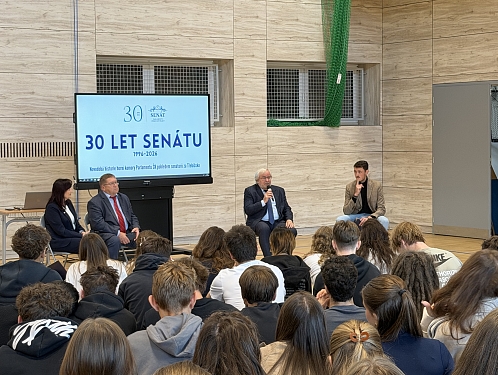 Třicet let Senátu připomněly v Třebíči dvě besedy se studenty i veřejností