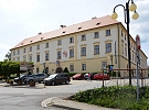 Zruší obchvat, rozšíří školku
