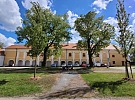 Chtějí nádvoří zámku bez aut a s kašnou