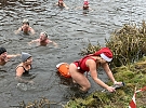 Poslední sobota před Vánocemi patřila otužilcům