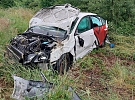 Řidič oktávie havaroval: Rychlost, smyk a kosení stromků