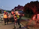 Pod vlivem alkoholu havaroval. Auto posadil na střechu.