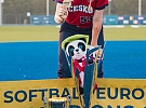 Denisa Šustrová slaví zlato z ME juniorek v softballu