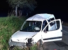 Řidič havaroval u obce Petrovice a skončil v nemocnici