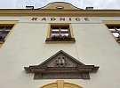 Portál radnice ukazuje svou původní krásu