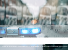 Opilý muž ležel v Židovské čtvrti, seniorka přišla o peníze za telefon