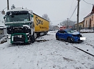 Sněžení komplikuje dopravu. Policisté řeší desítky nehod