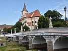 Práce na obnově historického mostu finišují